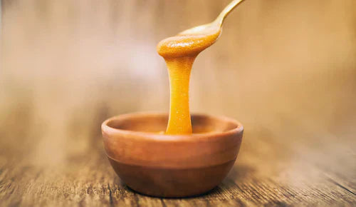 Can I use a metal spoon with Manuka Honey